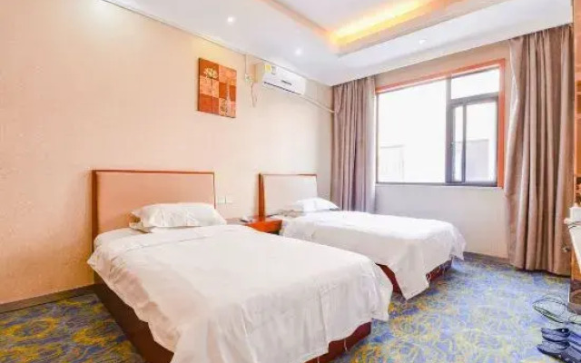 Xixia Chaoyue Business Hotel