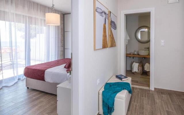Private luxury 3bdrm Villa - Walk to beach