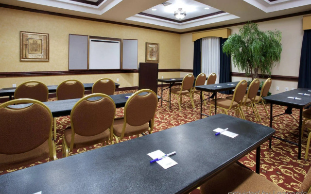 Holiday Inn Express Hotel & Suites Wharton