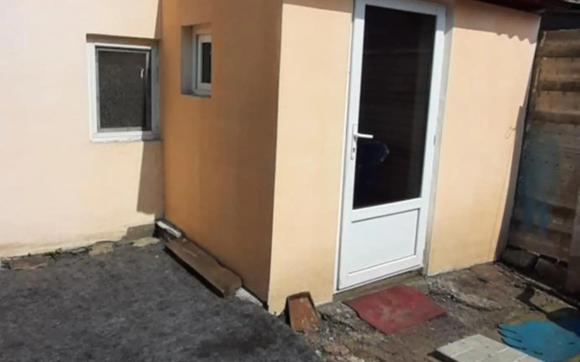 частный дом, отдельный вход и двор