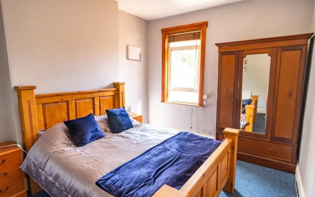 Windsor Apartment with Parking