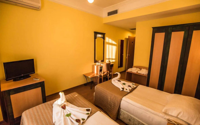 Tassaray Hotel
