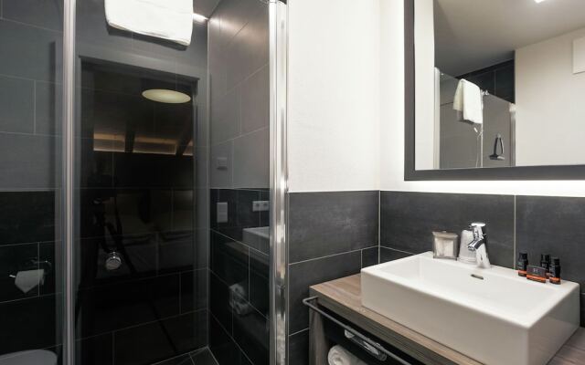 Lush Apartment in Kaprun With Sauna, Hot Tub & Views