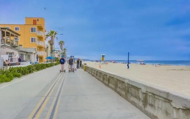 Manhattan Shores 1C