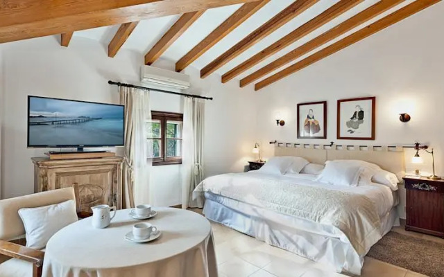 Les Cases Velles De Formentor