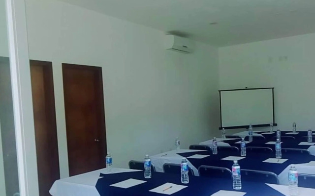 HI Huasteca Inn Hotel