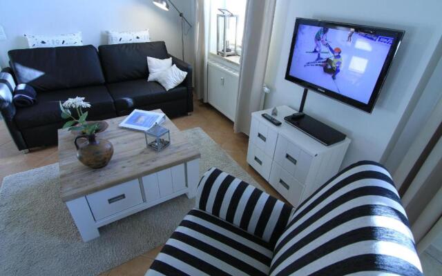 F-1063 Stachelbeerbluete in Glowe