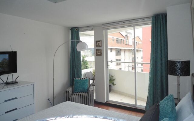 PLAZA FOCH Area - APARTMENTS with Balcony