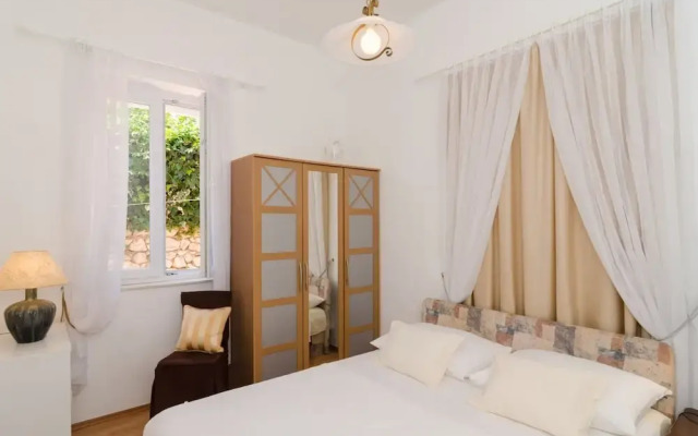 Holiday Home Gemma - Four Bedroom Holiday Home With Terrace and Swimming Pool