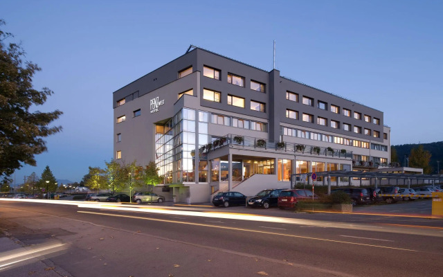 Penz Hotel West