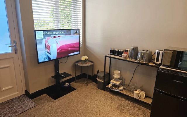 Cosy Studio in Dudley City Center