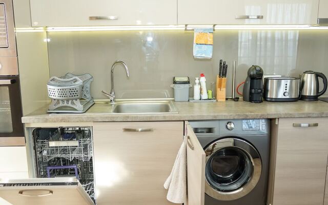 FM Luxury 2-BDR Apartment - Bright & Modern