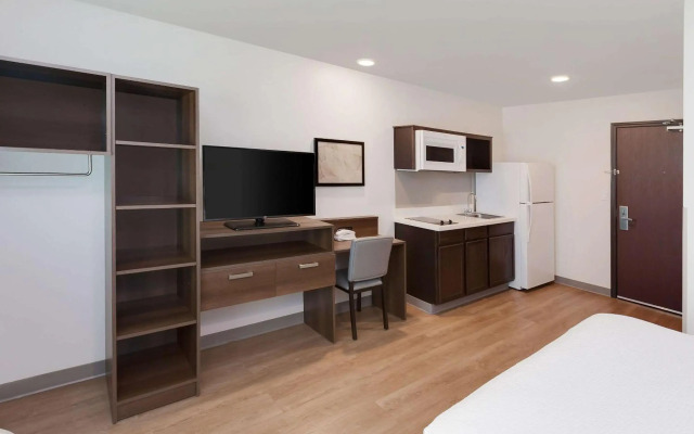 WoodSpring Suites Bakersfield East