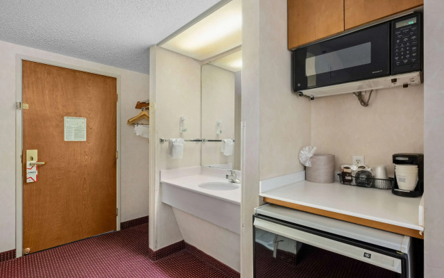 AmericInn by Wyndham Denver Airport