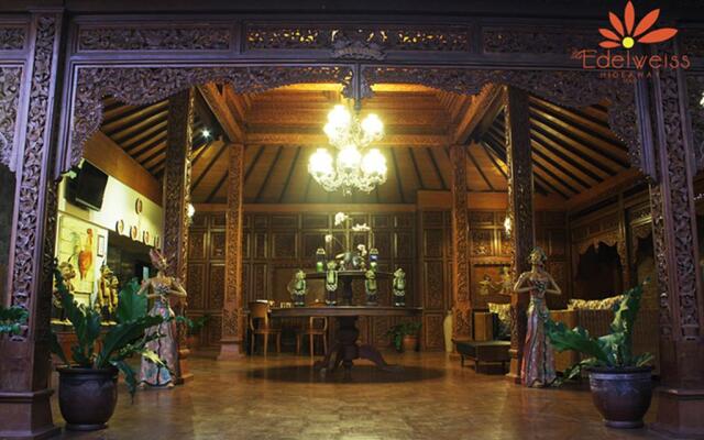 Chrome Hotel & Resort Solo