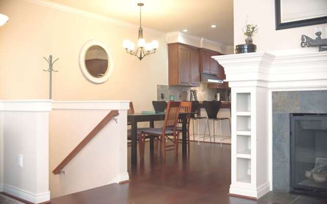 Modern Townhome in Heart of Seattle/capital Hill!