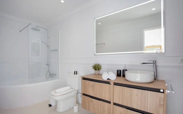 Exclusive 2BD Apartment With Private Terrace in Marbella Royal Gardens