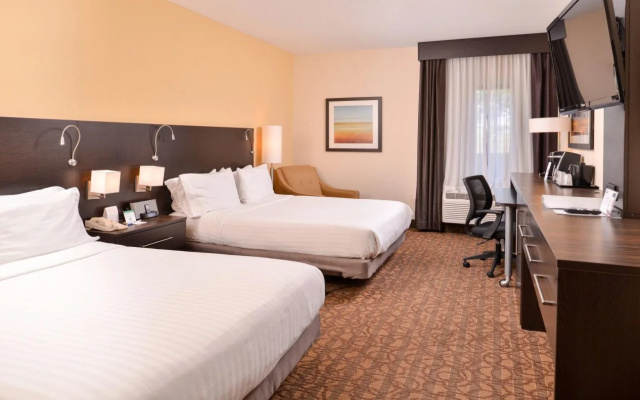 Holiday Inn Express & Suites Topeka West I-70 Wanamaker by IHG