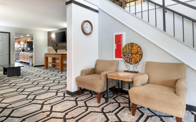 Quality Inn & Suites Mayo Clinic Area