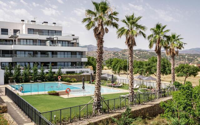 LME9F1- Penthouse, amazing views, families only