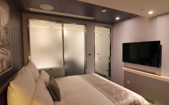 V one Hotel