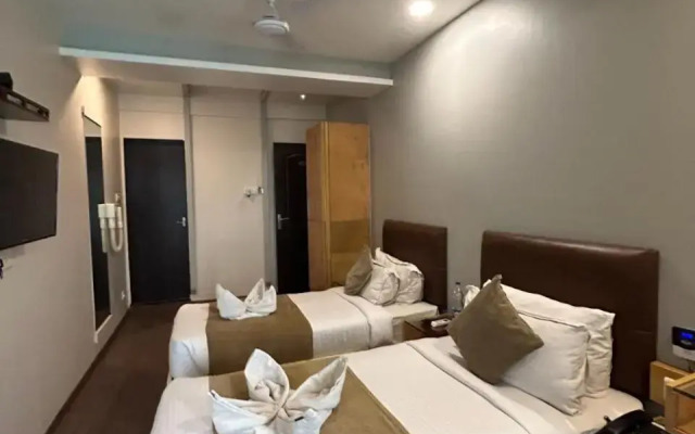 The Excellency by OYO Rooms