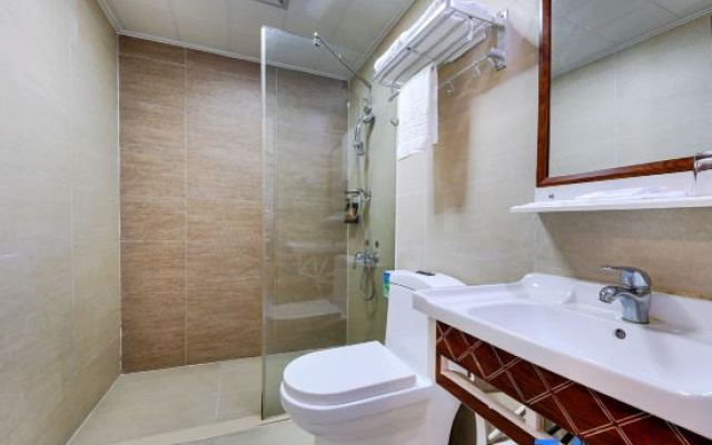 Mingxing Theme Hotel (Railway Station) – Bathroom – Heyuan