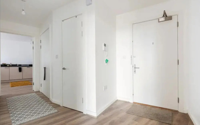 Impeccable 2-bed Apartment in Wembley