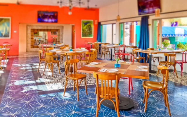 Los Patios Hotel
