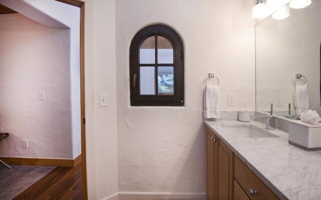 2109 B Chamonix 4 Bedroom Home by RedAwning