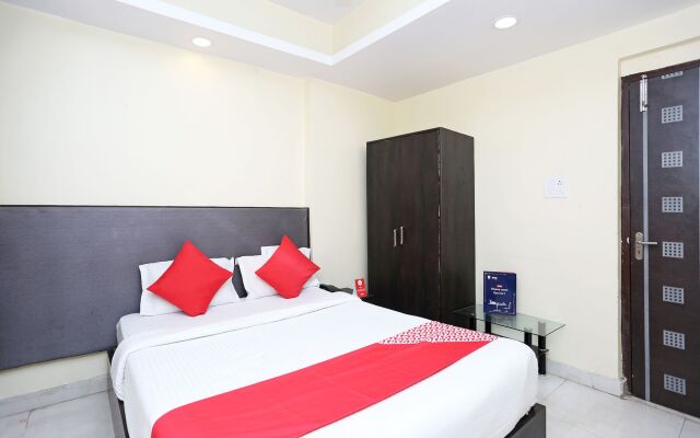OYO 9193 Hotel Maple