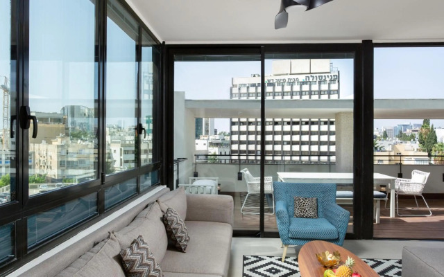 Huge 3BR Penthouse by HolyGuest