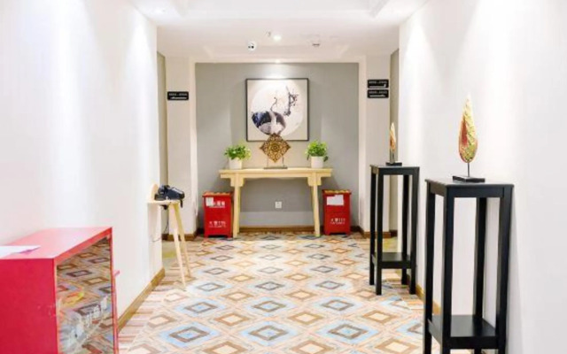 Brother Hotel (Chongqing Bagongli Used Car Trading Market)