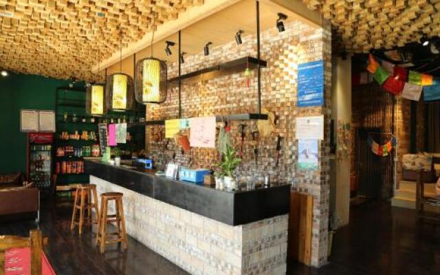 Huashan Lotus International Hostel