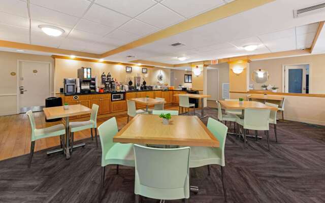 La Quinta Inn & Suites by Wyndham Coral Springs South