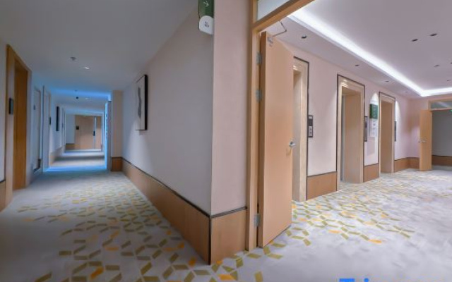 Pinrui Hotel (Jinan Luokou Garment City Zoo Branch)
