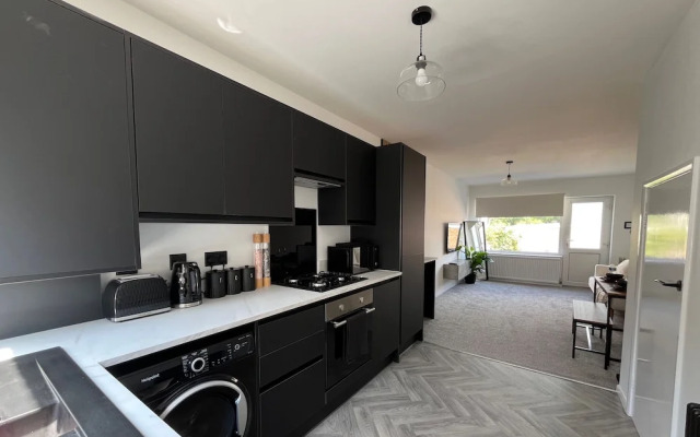 Nottingham 2-bed House, Sleeps 4, Pet Friendly