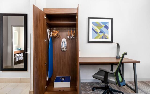 Holiday Inn Express Hotel & Suites Conroe I-45 North by IHG