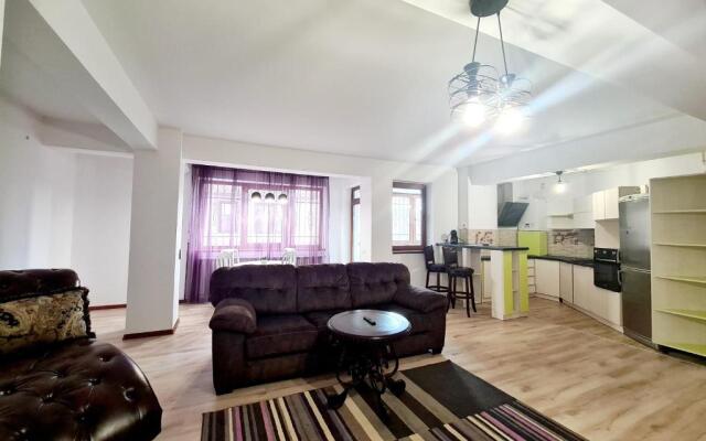 R.O.S.E. Apartment