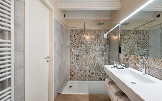 Bonacolsi Collection , Mantegna Hotels