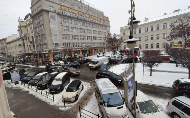 Апартаменти трехкімнатні в самому центрі для 6-х