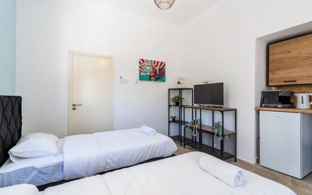 Mufasa Studio & Terrace in Larnaca