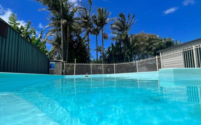 Caves Getaway - Pool and beach
