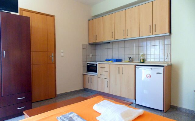 Nikos Apartments