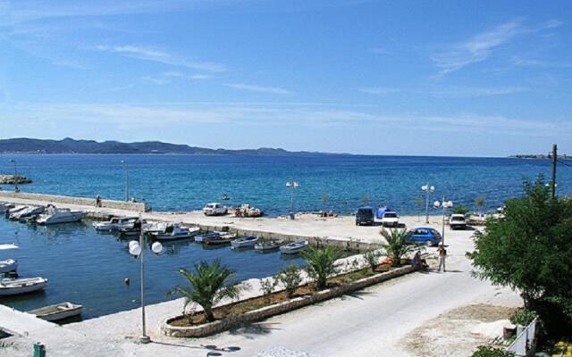 Ana- next to the sea - A4(2+3)