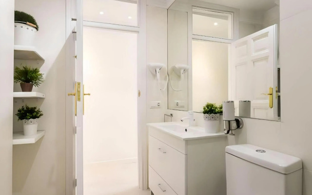 Lux City Loft in front of the Port