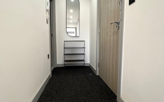 City Centre 1-bed Apartment in Preston With Sky