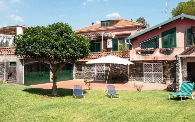 Acireale B B Double AC Bedroom in Villa With g