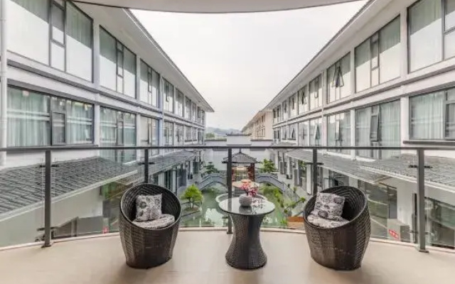 Huameishi Homestay (Huoshan Foziling Yingjia Wine Industry Store)