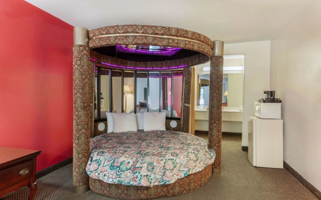 Brentwood Inn & Suites